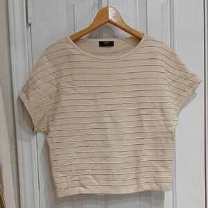Tahari Cream Cuffed Sleeve Crop Tee .size M